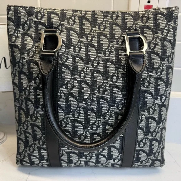 Elegant Black and Gray Dior Tote Bag - Picture 2 of 14